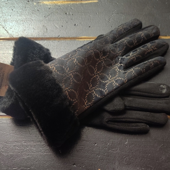 Echo Elegant Black and Gold Patterned Gloves - Picture 4 of 12
